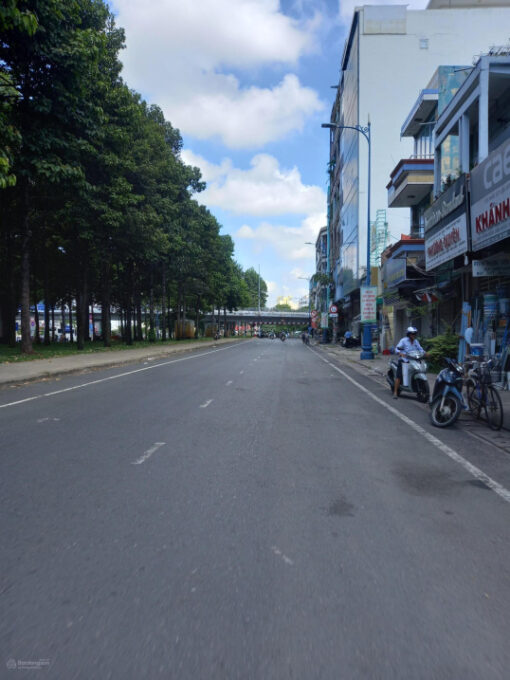 Bán nhà phố Võ Văn Kiệt, Quận 5