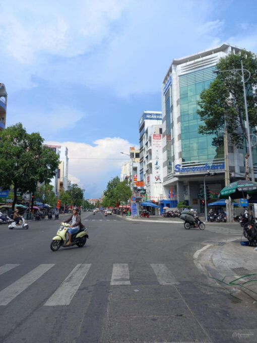 Bán nhà phố đường Hậu Giang, HCM