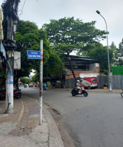 BÁN NHÀ  MẶT TIỀN THÂN NHÂN TRUNG. N BÌNH. 5 TẦNG 26 PHÒNG THU NHẬP 100tr/tháng